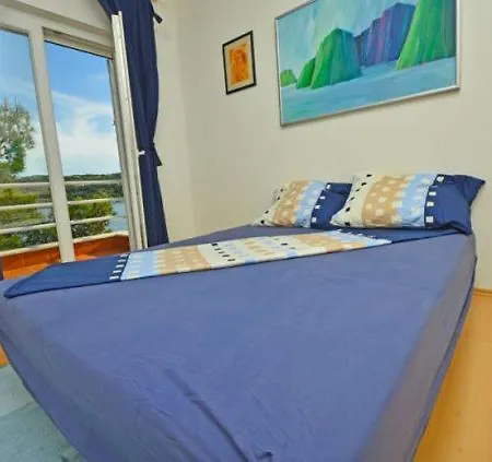 Loznica Sleeps 10 Pool Air Con Villa *