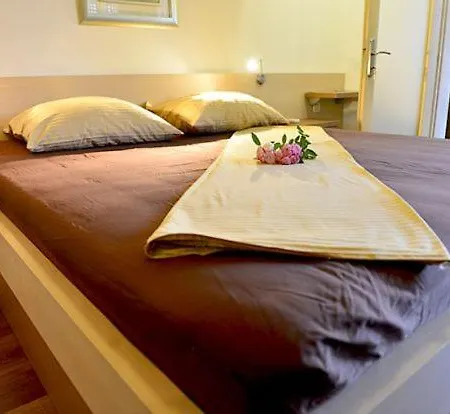 Loznica Sleeps 10 Pool Air Con Dubrovnik