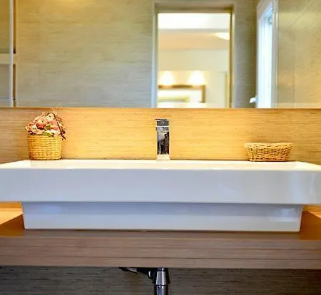 Loznica Sleeps 10 Pool Air Con فيلة