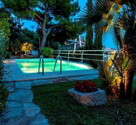Loznica Sleeps 10 Pool Air Con * Dubrovnik