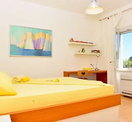 Loznica Sleeps 10 Pool Air Con فيلة *