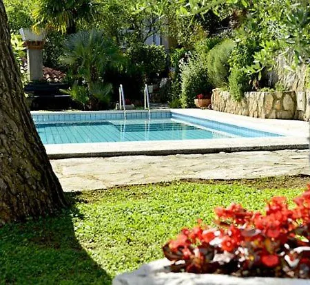 Loznica Sleeps 10 Pool Air Con فيلة