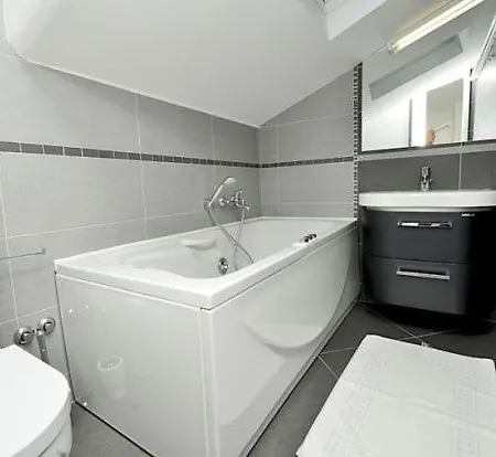 Loznica Sleeps 10 Pool Air Con فيلة دوبروفينك