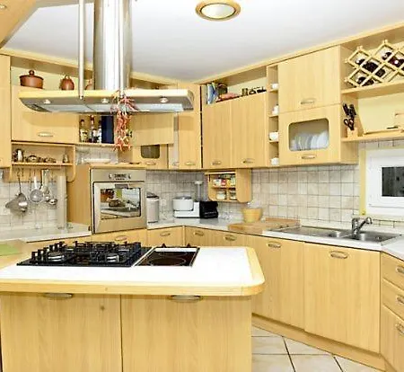 Villa Loznica Sleeps 10 Pool Air Con *